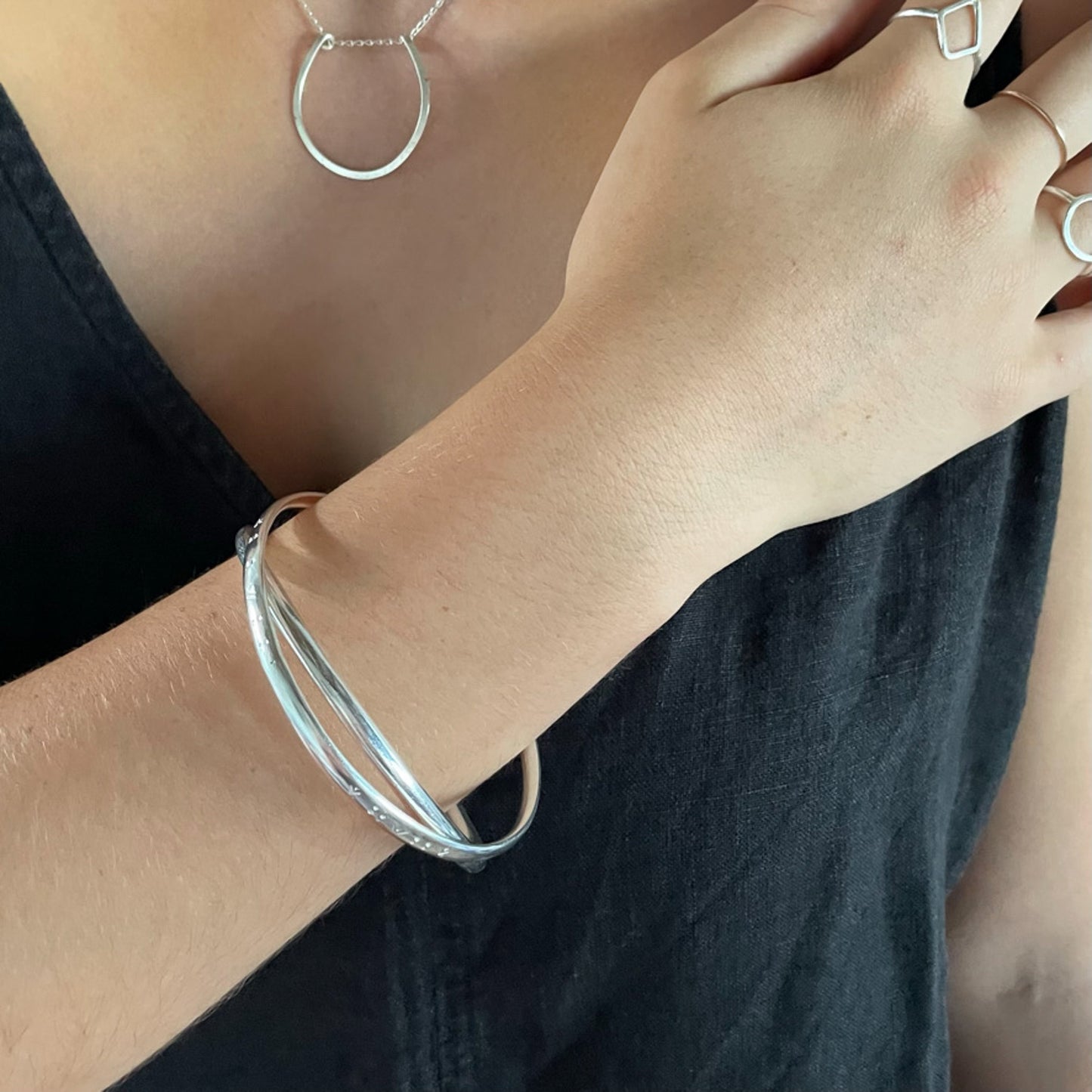 Metzi Silver Bangle