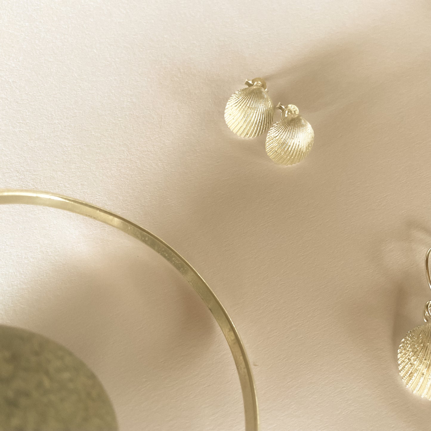Tiny Livi Sea Shell studs
