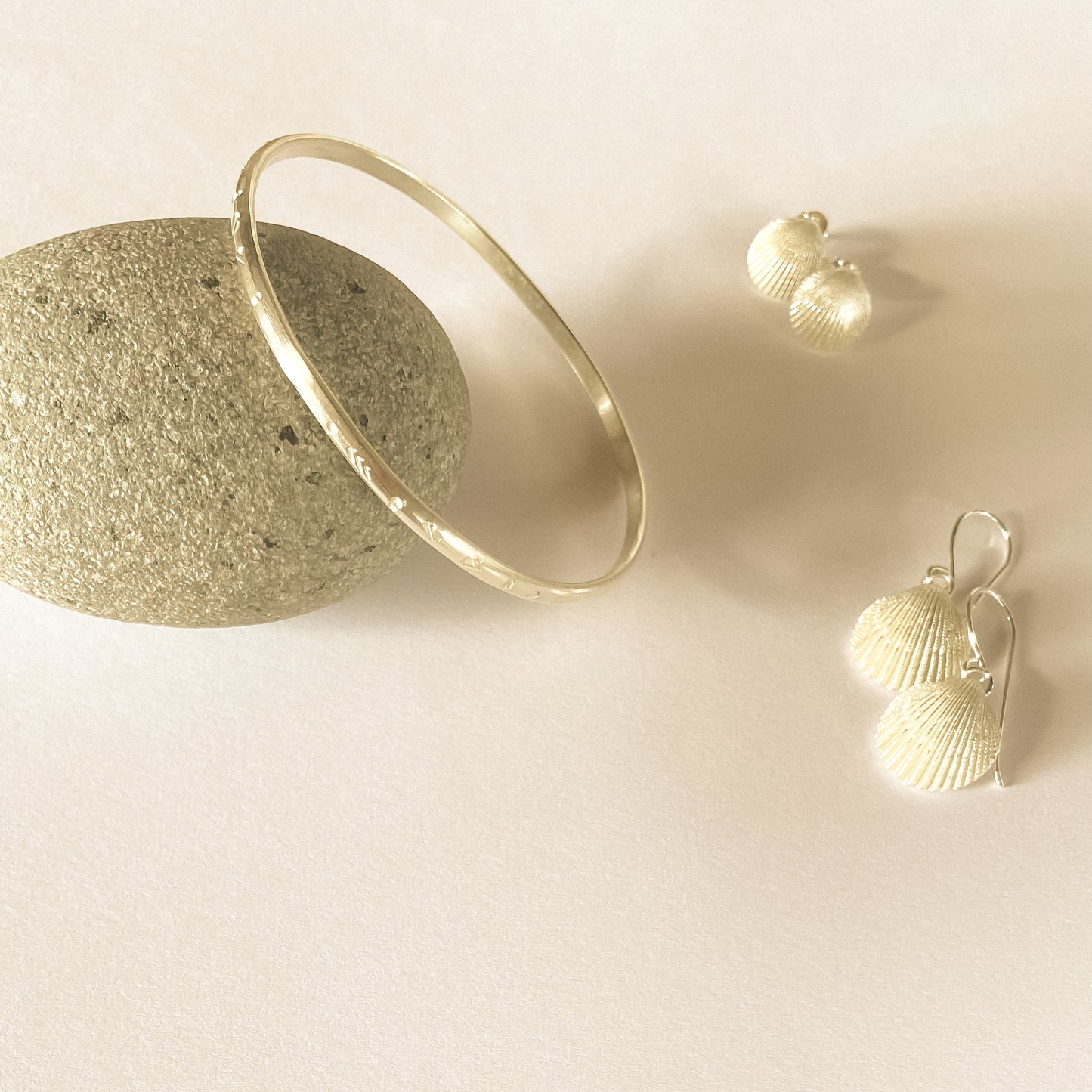 sea+shell+studs+metzi+bangle
