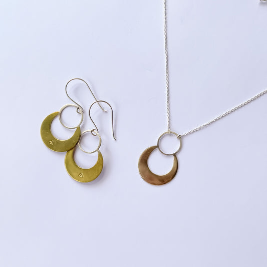 Chandra earrings in brass and silver